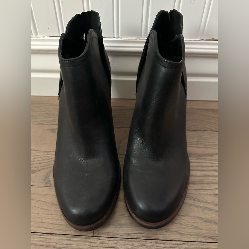 Women’s Copper Key leather ankle boots. Black. Never worn. 7.5
